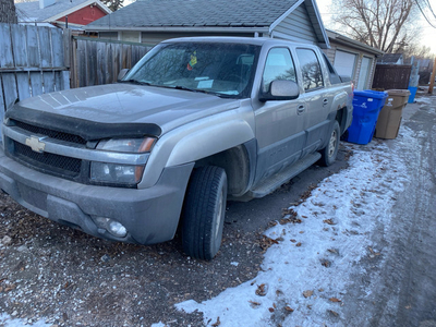 03 Chevy avalanche truck for parts