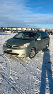 2008 Toyota Sienna LE „Sold pending pick up“