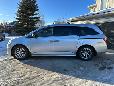 2011 Honda Odyssey Touring - Excellent Condition - Remote Start