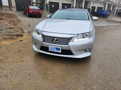 2013 Lexus ES350 - Fully Loaded & In Excellent Condition