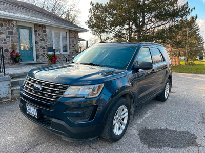 2016 Ford Explorer XLT 4WD with 3yr warranty & winter tires