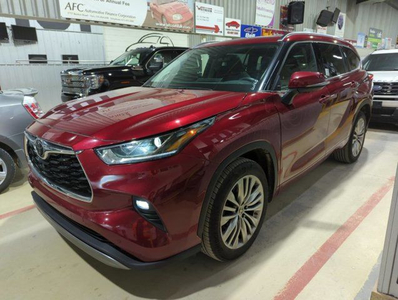 2022 Toyota Highlander Limited w/ Platinum Package AWD - Pano