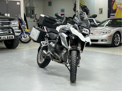 Used 2014 BMW R1200GS with BMW Nav, 3 Piece BMW Luggage for Sale in Paris, Ontario