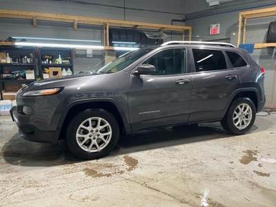 Used 2015 Jeep Cherokee Latitude 4WD * Navigation System * Leather Steering Wheel * Power Locks/Windows/Side View Mirrors * Steering Audio/Cruise/Voice Recognition Controls * for Sale in Cambridge, Ontario