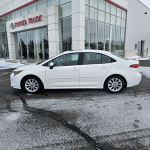 Used 2021 Toyota Corolla Corolla LE Upgrade Package for Sale in North Temiskaming Shores, Ontario