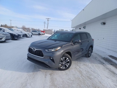 Used 2023 Toyota Highlander XLE HEATED FRONT SEATS, HEATED STEERING WHEEL, 8 PASSENGER for Sale in Regina, Saskatchewan