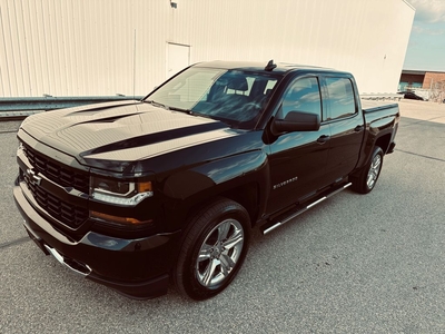 Used 2018 Chevrolet Silverado 1500 Crew Cab Custom Package for Sale in Mississauga, Ontario