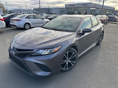 Used Toyota Camry Hybrid 2020 for sale in Granby, Quebec