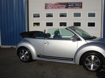 2006 Volkswagen New Beetle Convertible 2.5 W/Leather