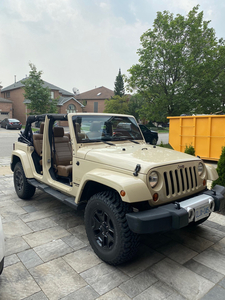 2011 Jeep WRANGLER UNLIMITED 4WD 4dr Sahara w/ Hard & Soft Top