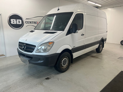 2011 Mercedes-Benz Sprinter cargo vans DIESEL TOIT HAUT LE CENTR