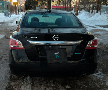 2014 Nissan Altima 4 cylinder, new transmission, backup camera & push button start is in good shape