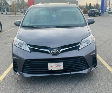 Toyota Sienna 2020 LE - 31K kms only!!!