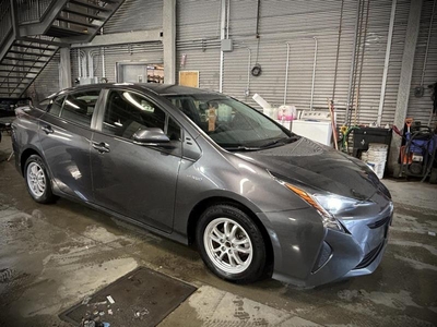 Used Toyota Prius 2016 for sale in Saint-Basile-Le-Grand, Quebec