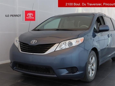 Used Toyota Sienna 2013 for sale in Pincourt, Quebec