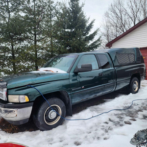 PENDING 2001 Dodge Ram 2500 2WD 5.9 Gas 8ft Box and Matching Cap