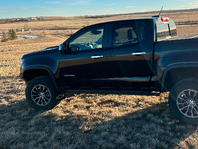 Very low km,s 2018 Colorado ZR2 4x4 in excellent condition.