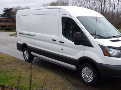 Used 2017 Ford Transit 250 Van Medium Roof 148-inches. Wheelbase Cargo Van for Sale in Burnaby, British Columbia