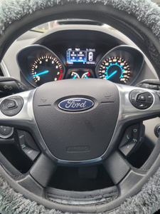 2013 Fully Loaded ++ Ford Escape with 4 New Winter Tires. Needs