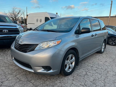 2015 Toyota Sienna BASE/ NO ACCIDENT/CERTIFIED