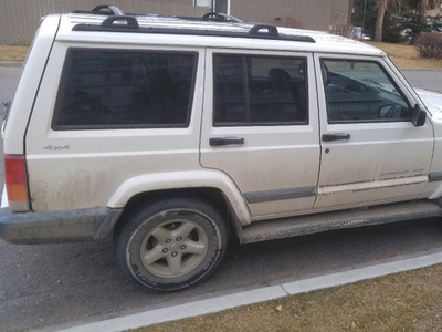 Must sell! 2000 Jeep Cherokee