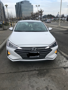 Hyundai Elantra 2019 is in 10/10 condition