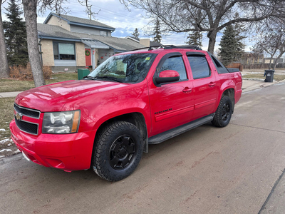 2011 Chevy Avalanche LOW KMS!!!!
