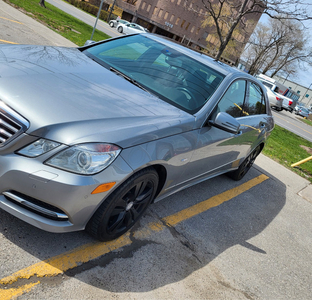 Mercedes Benz E Class E300, No Accidents - Call 289 600-6671