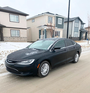SAFTIED 2015 Chrysler-200 LX Series Gas Saver! Stylish and clean