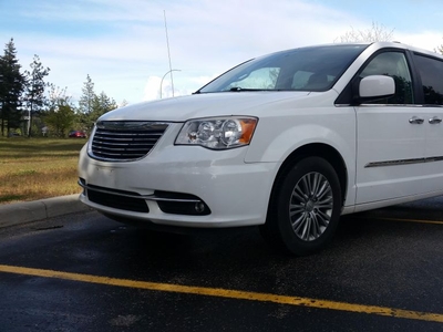 Used 2014 Chrysler Town & Country Touring-L for Sale in West Kelowna, British Columbia