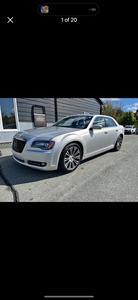 2012 Chrysler 300s (FINANCING AVAILABLE)