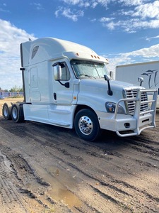 Two Frieghtliner Cascadia 2018 ! 29000$