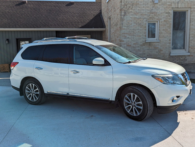 2014 Nissan Pathfinder. Low kms and in great condition.