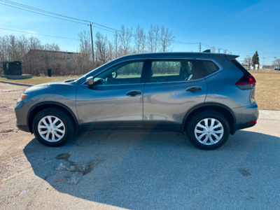2018 NISSAN ROGUE S AWD **38,940 KMS**