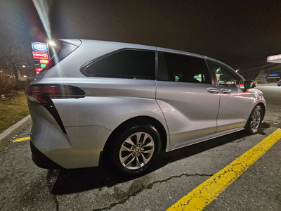 2021 Toyota Sienna LE 8sets