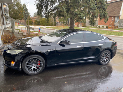 2013 Tesla S P85 - FREE SUPERCHARGING FOR LIFE