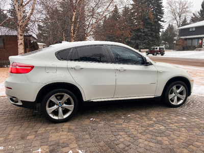 2011 BMW X6 in mint condition low kms 780-340-1034