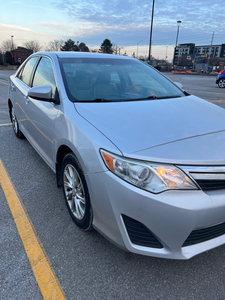 2014 Toyota Camry Le low Km