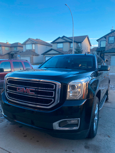 2015 YUKON XL in great condition. 8-seater