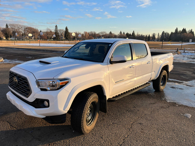 2021 Toyota Tacoma Sport TRD - Excellent condition, low kms