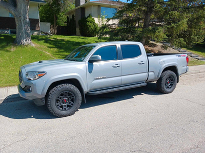 IMMACULATE 2018 TOYOTA TACOMA TRD SPORT WITH LOW KMS
