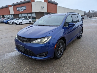 Used 2019 Chrysler Pacifica Limited for Sale in Steinbach, Manitoba