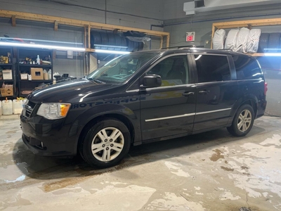 Used 2017 Dodge Grand Caravan Crew * A/C with tri-zone automatic temperature control Rear air conditioning with heater Power 8-way adjustable driver seat Radio 130 AM/FM/CD Power s for Sale in Cambridge, Ontario