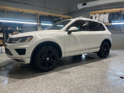 Used 2017 Volkswagen Touareg Wolfsburg Edition * Navigation * Leather * Panoramic Sunroof * Extra Set of Tires & Rims * Front/Rear Heated Seats * Lane Assist * Side Assist * Blin for Sale in Cambridge, Ontario