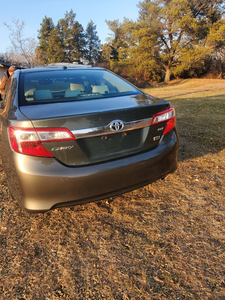 2014 Toyota Camry LE Hybrid - low mileage!