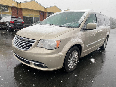 2015 Chrysler Town & Country Touring | 3.6L V6 | Leather | Back-