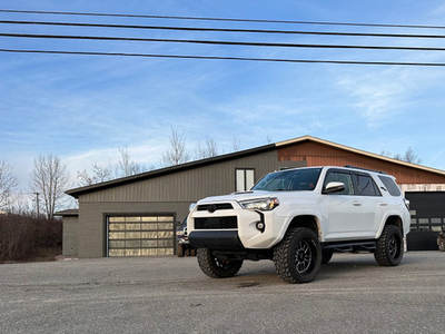 2021 Toyota 4Runner TRD fully loaded low Km Financing Available!