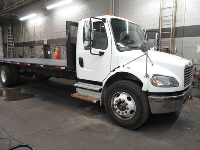 2019 Freightliner M2-106 DIESEL AUTOMATIC WITH 26 FT FLAT DECK