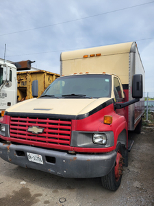 2005 GMC C5500 Ready to Roll: Reliable, Upgraded, and Versatile