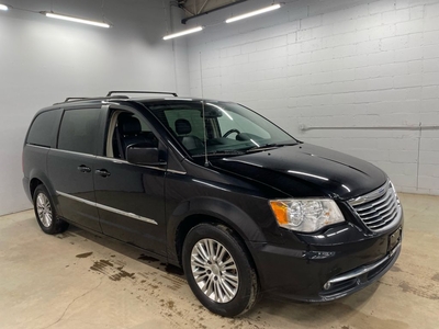 Used 2015 Chrysler Town & Country TOURING for Sale in Guelph, Ontario
